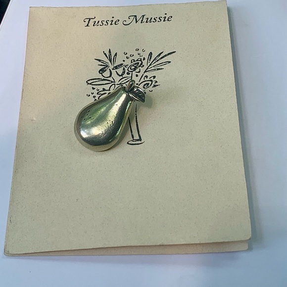 Brand New Old Stock Pear Shaped Lead Free Pewter Tussie Mussie Posy Holder Pin - Picture 9 of 15